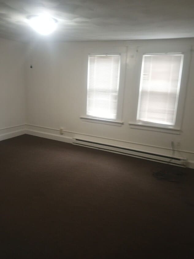 Building Photo - 166 Divinity St