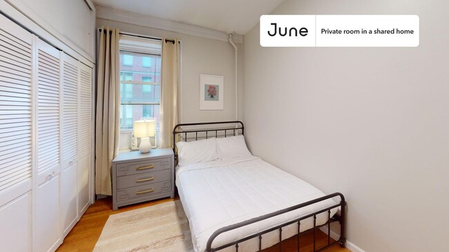 Building Photo - Room in Shared 4 bed/1 bath home