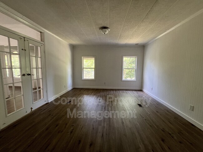 Foto del edificio - 12071 Woodland Lake Rd