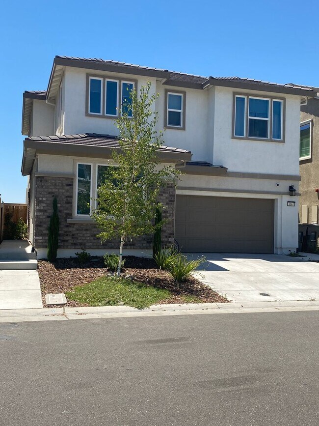 Building Photo - Beautifully upgraded Rocklin 4 Bedroom Home with Owned 15 Panel 5kwh Solar!
