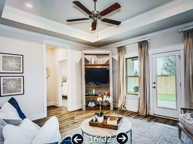 Foto del edificio - 1862 Finch Ln