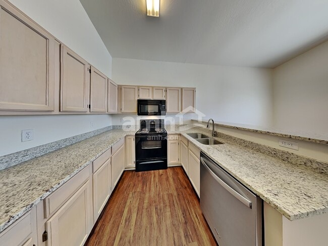 Building Photo - 539 S Apache Dr