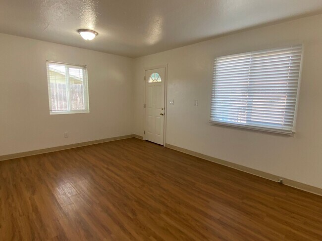 Foto del edificio - 2705 Cedar Ave