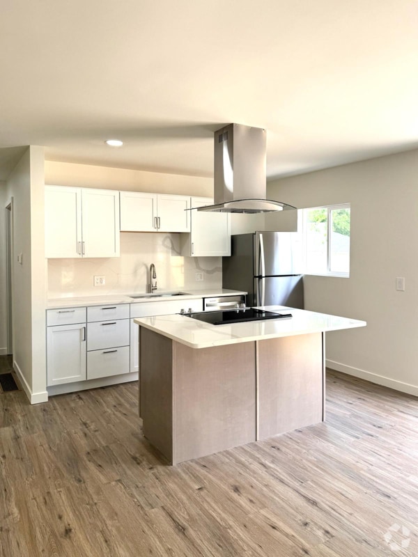 Building Photo - 6386-6386 Shelton Ct