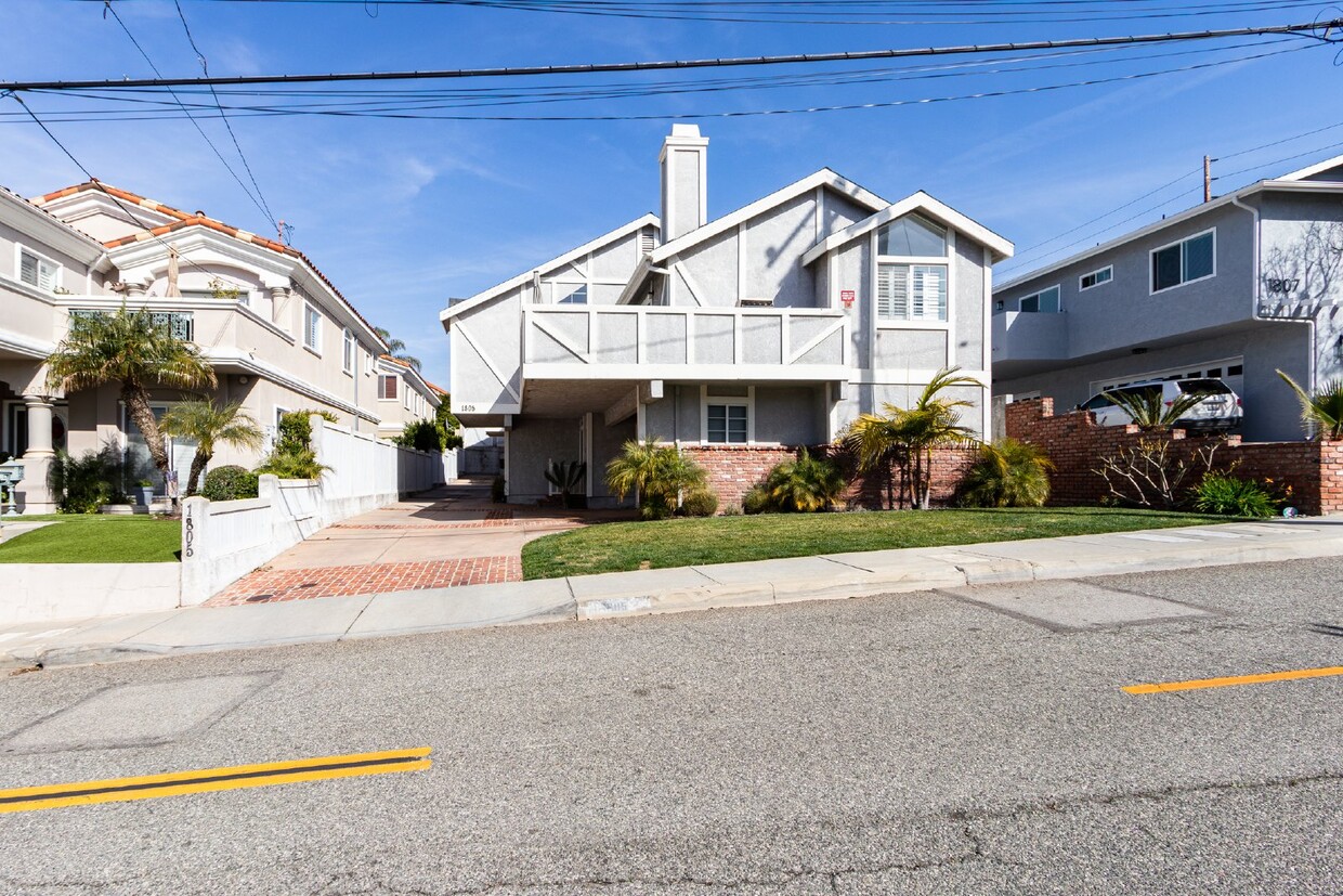 Foto principal - Bright & Spacious Redondo Beach Townhome –...