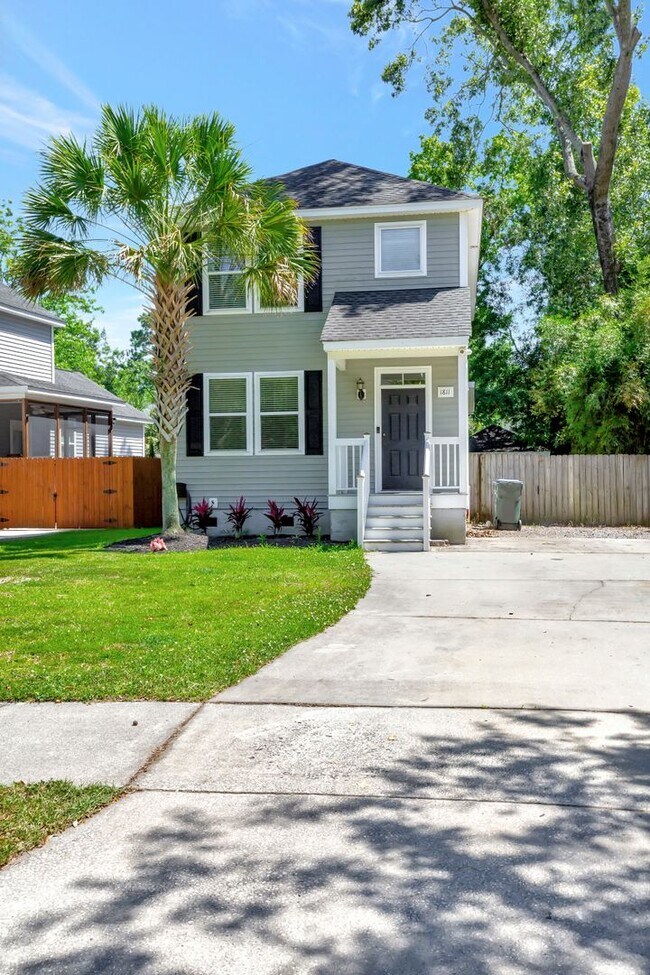 Building Photo - Amazing James Island Location