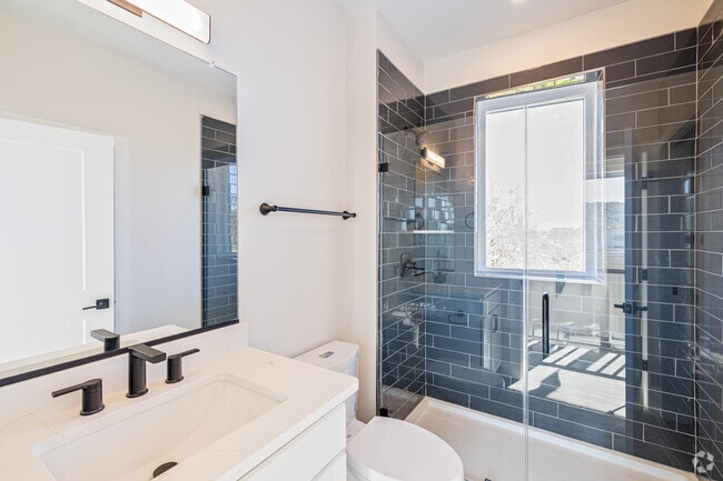 2BR, 2BA - 1,020SF - Second Bathroom - Belmont Heights Apartments