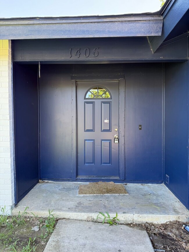 Building Photo - House for rent in Arlington