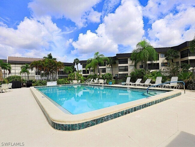 Foto del edificio - 6979 Winkler Rd