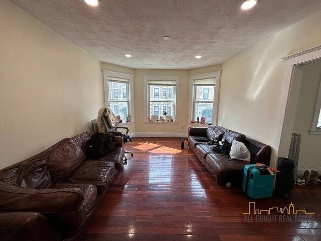 Photo - 194 Kelton St Apartment