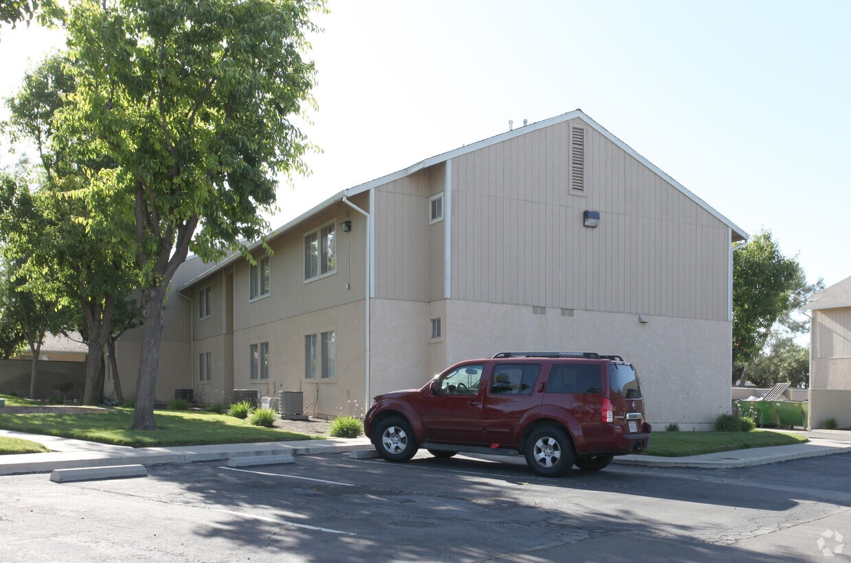 Building Photo - Kings River Apartments
