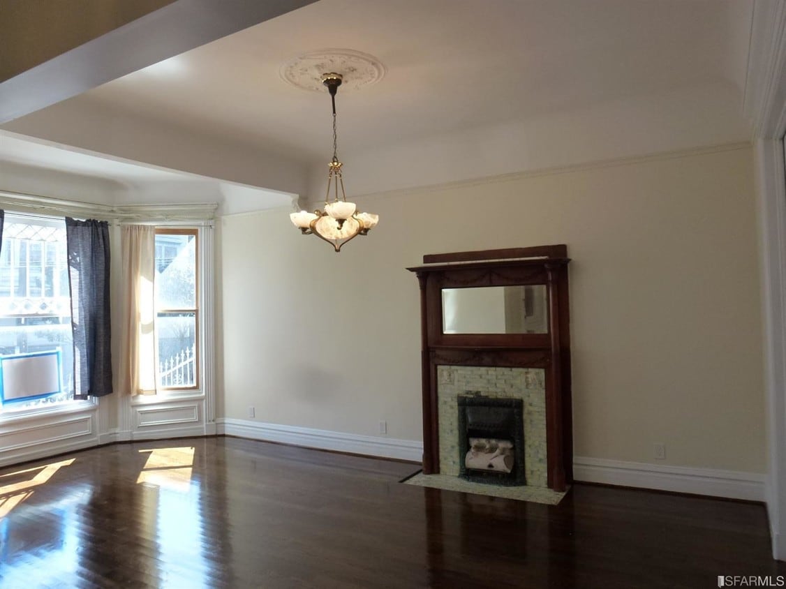 Primary Photo - 1620 McAllister St