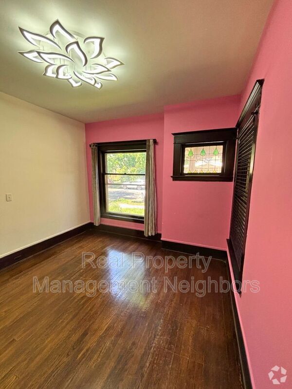 Building Photo - 216 Lafayette Ave NE