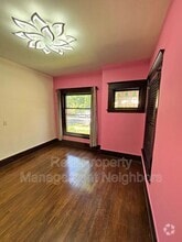 Building Photo - 216 Lafayette Ave NE