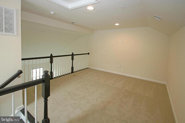 Foto del edificio - 2482 Baldwin Cres NE