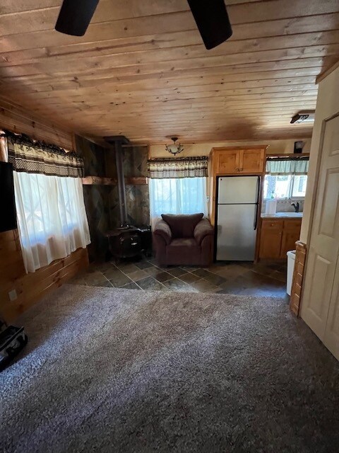 Building Photo - Centrally Located in Big Bear City