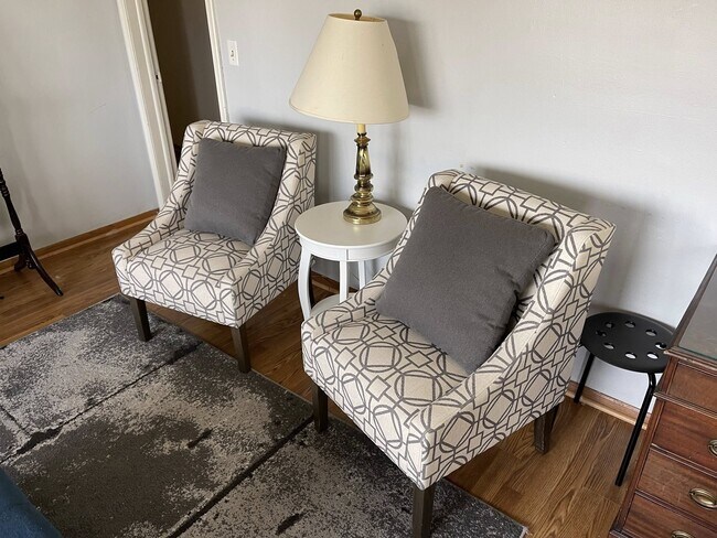 fully furnished - 5120 Hiawatha Ave