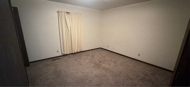 Foto del edificio - 524 Breezy Point Dr