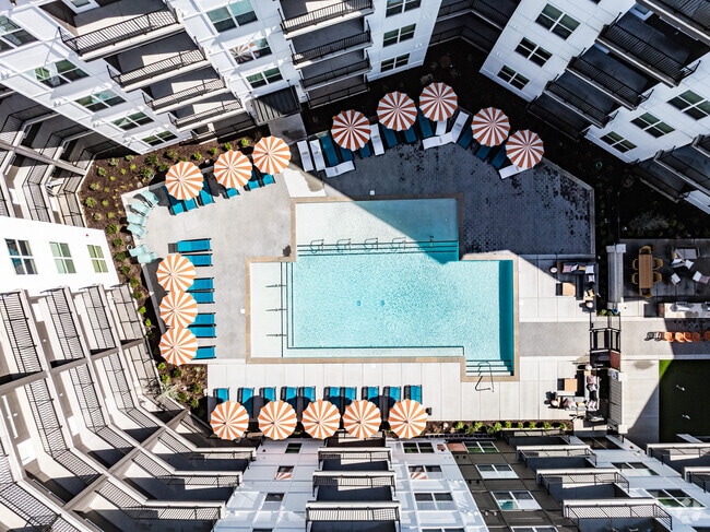 Building Photo - Broadstone Berry Hill