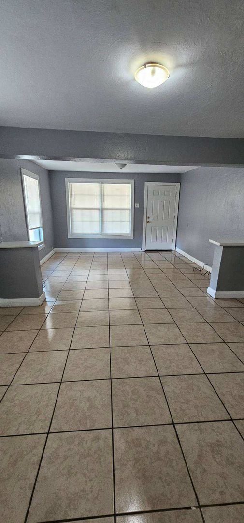 Foto del edificio - Corner Lot rental home!