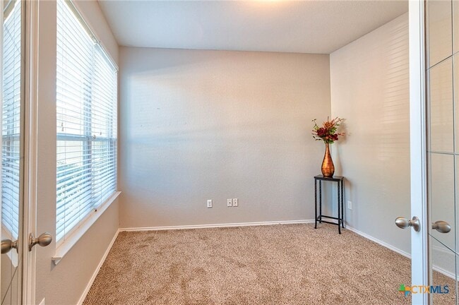 Building Photo - 10021 Fantail Ln