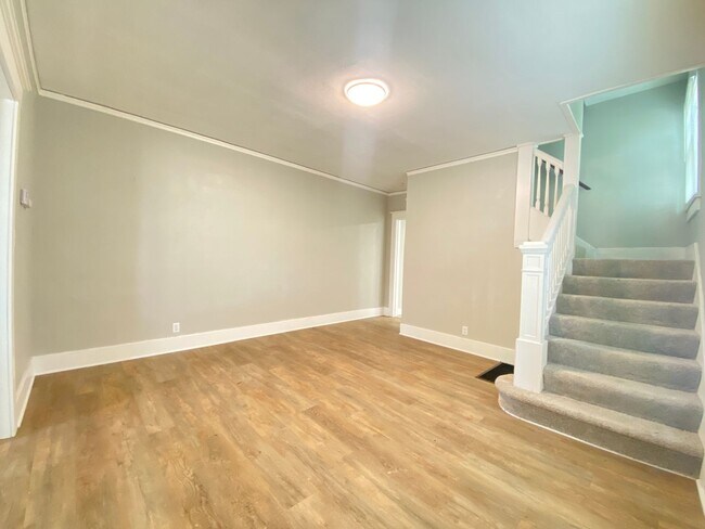 Building Photo - Grosvenor Ave. 41-43