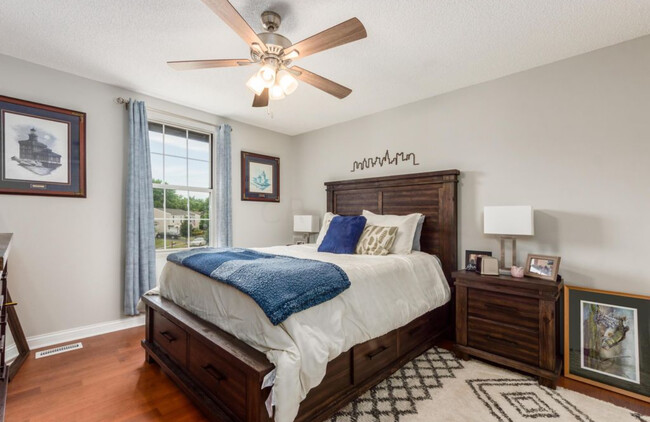 Guest bedroom - 2 closets - 1552 Jupiter Ave