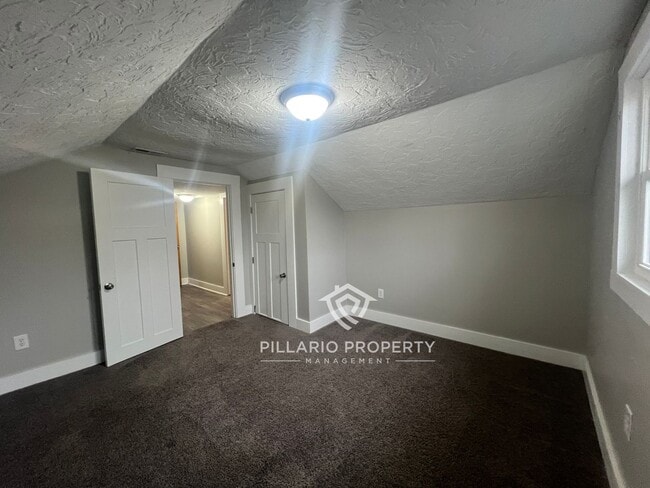 Building Photo - Very Large, Updated and Fresh, 4 BED/ 2 BA...