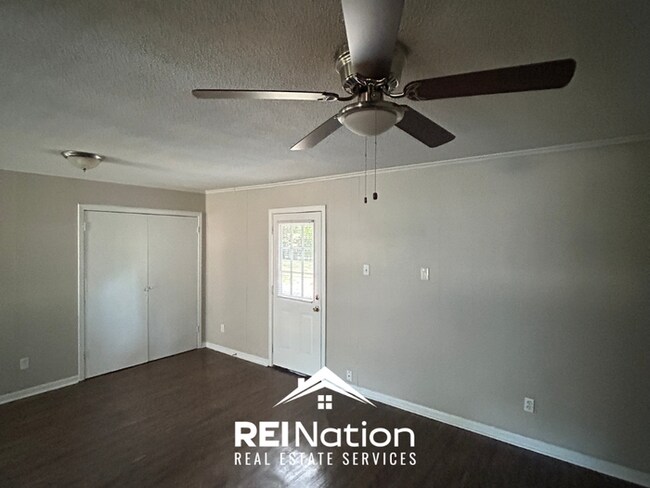 Foto del edificio - HORN LAKE CHARMER! 3BR/1BA | Vinyl Plank Floors & Open Kitchen | Fenced Yard!