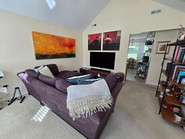 Building Photo - NEW LISTING!!!!!