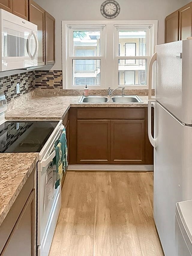 Foto del edificio - 611 E Park Ave