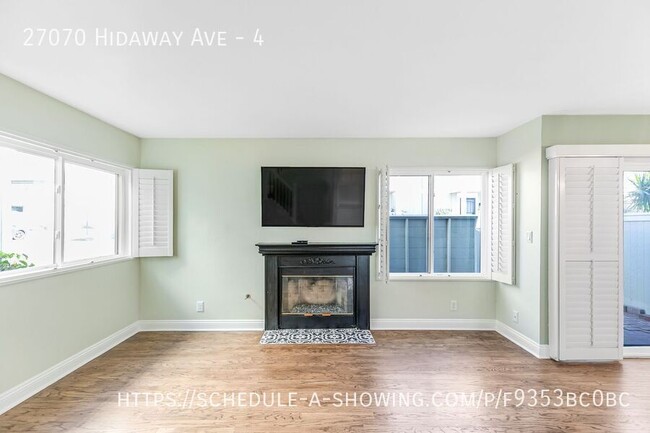 Building Photo - Beautiful 2 Bed + 1.5 Bath Townhome + Pati...