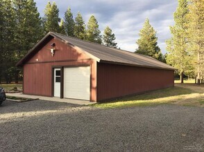 Building Photo - 15543 Emerald Dr