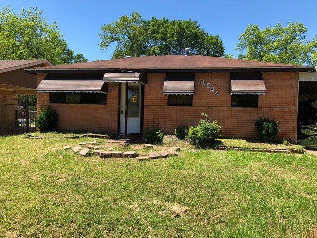 Building Photo - 4544 Westwood Park Dr