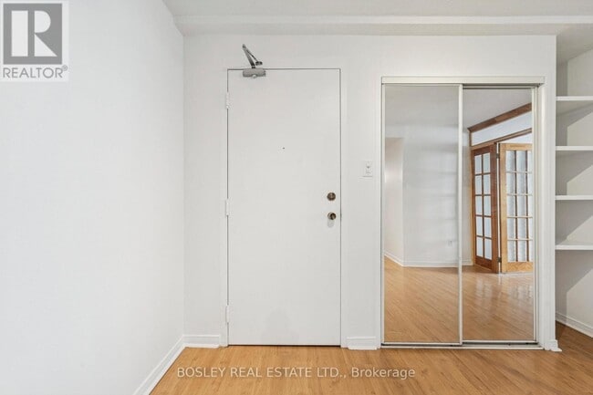 Building Photo - 720 Spadina Ave.