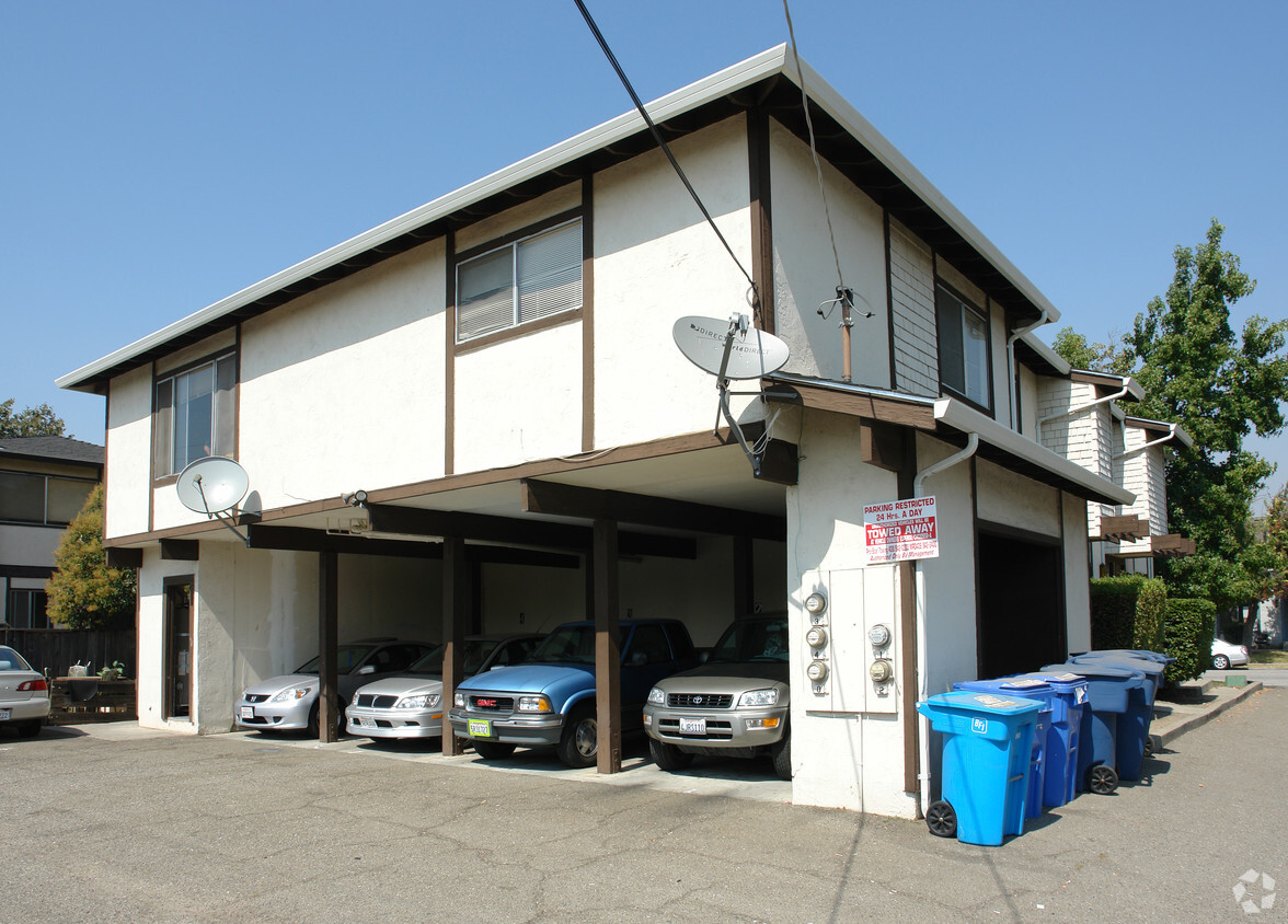 Building Photo - 555 Penitencia St