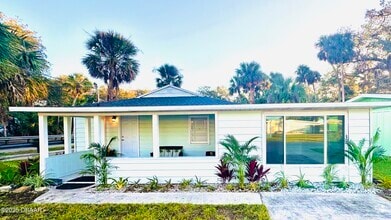 Building Photo - 69 E Bayshore Dr