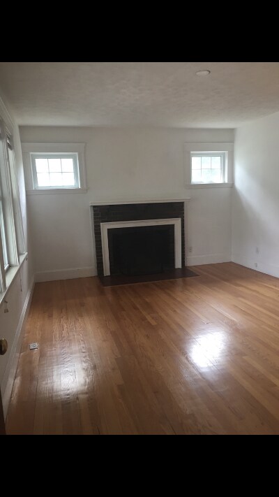 Building Photo - 260 Waverley Ave