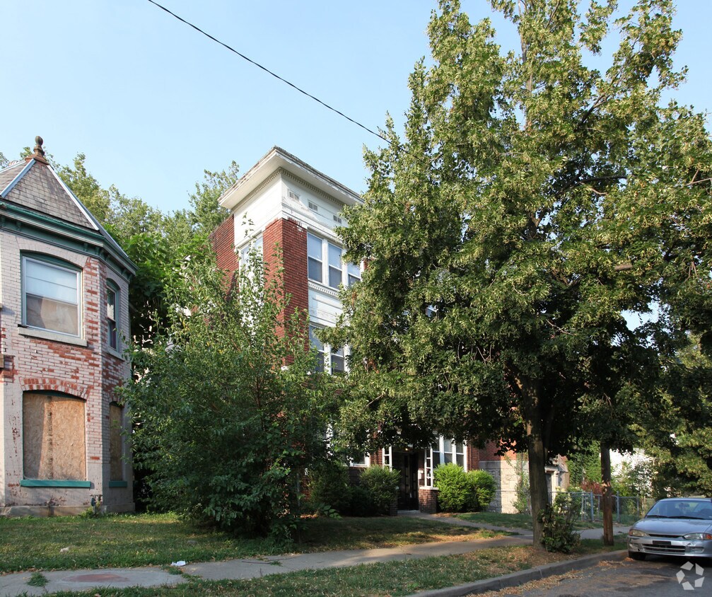 Building Photo - 3105-3107 Peery Ave
