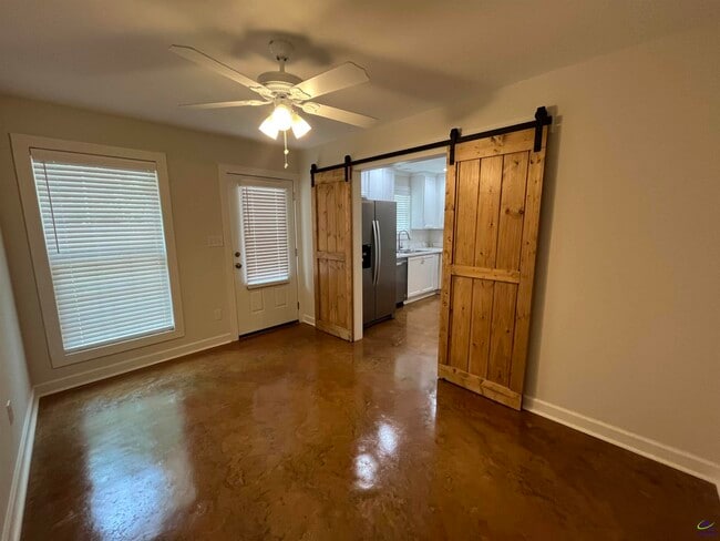 Building Photo - 1112 3rd St