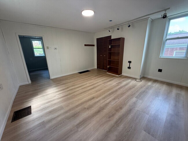 Foto del edificio - Updated Home - Greenfield