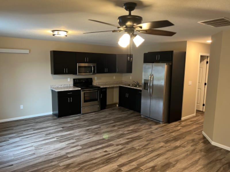 Building Photo - 300 W Tracy Rd