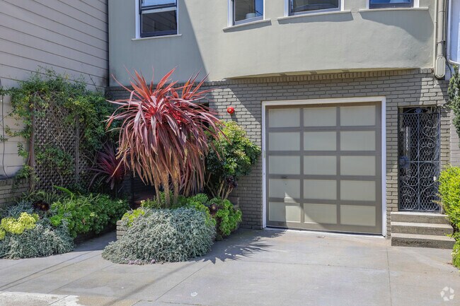 Garage Door - 77 Seventh Avenue