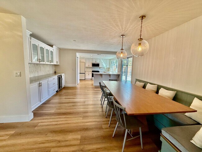 Foto del edificio - 310 Creekside Ct