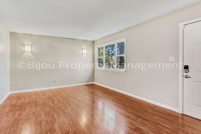 Foto del edificio - 4232 Gills Mill Ct