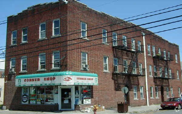 Building Photo - 123 Pierre Ave