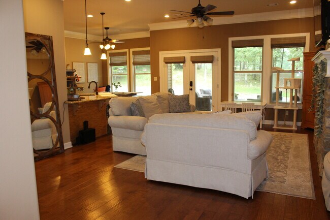 Building Photo - 25 Campana Ln