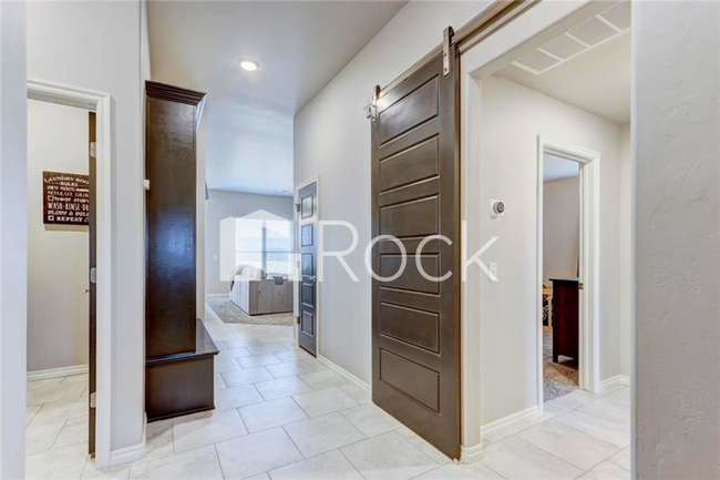 Building Photo - Gorgeous 3 Bedroom Home with Storm Shelter located in The Waters in Moore!! **All Appliances Incl...