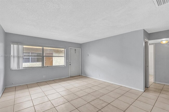 Building Photo - 5316 NW 24th Ct