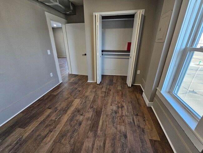 Bedroom 1 + closet - 502 Bay St